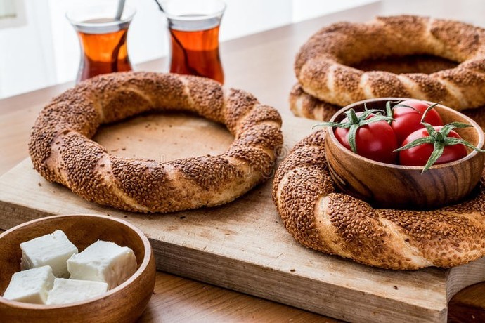 Simitin yanına çay mı, ayran mı gider?
