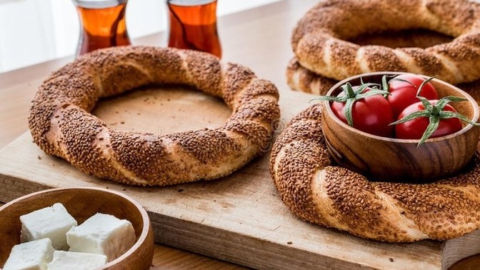 Simitin yanına çay mı, ayran mı gider?