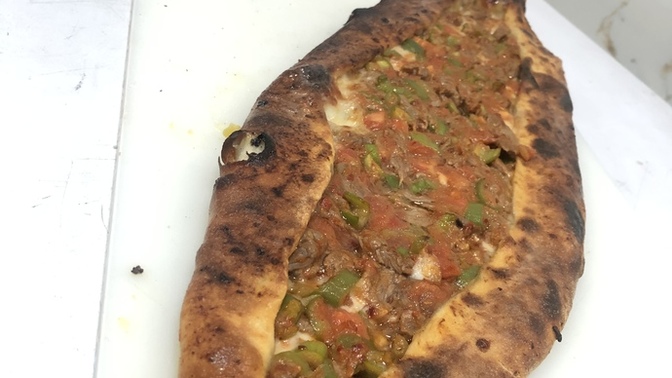 Bu saatte tek başına pide yenir mi?