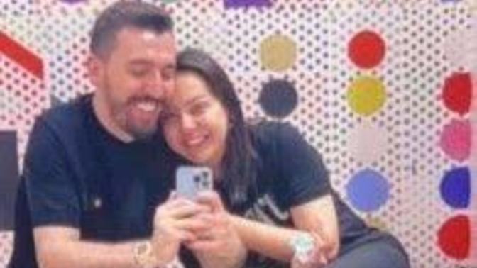 Ebru Gündeş, Iraklı zengin sevgilisiyle görüntülenmiş. Sanatçının aynı tarz insanlarla beraber olması tesadüf mü, bilinçli seçim mi?