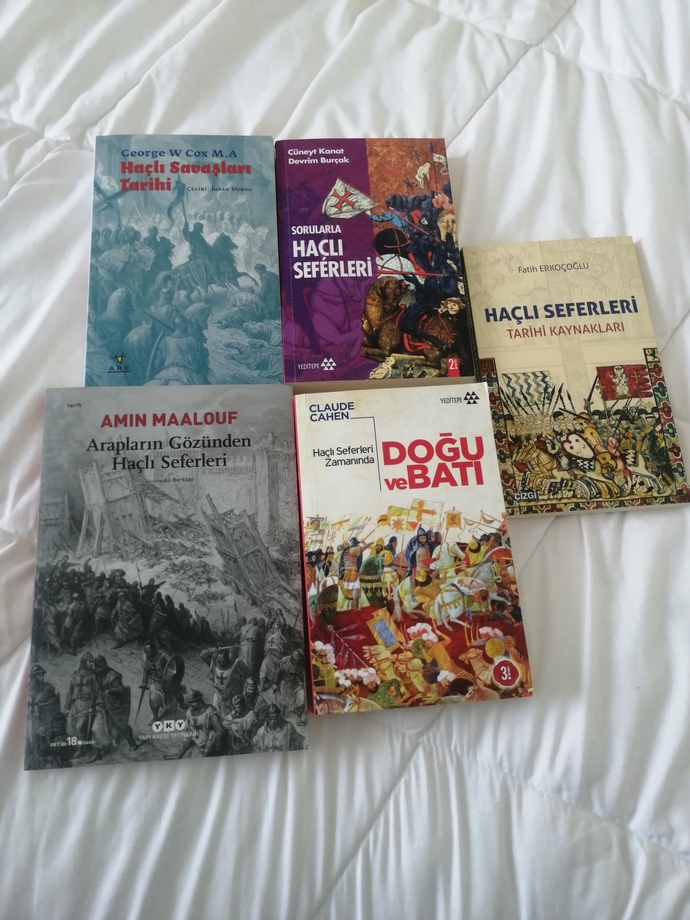 Şu anda okuduğunuz kitap var mı?