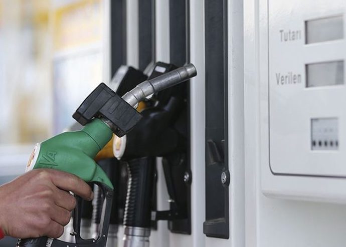 Asgari ücrete yılda 1 sefer yapılan %54 zamma Tarihi zam deniyorsa; benzine, motorine 8 ayda yapılan %220 zamma ne deniyor?