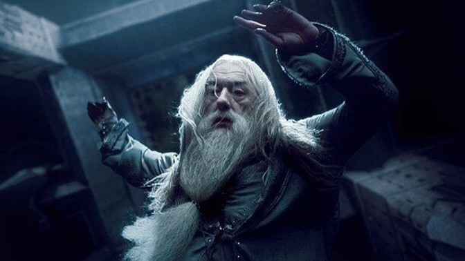 Zaman döndürücü ile Dumbledore kurtarılabilir miydi?