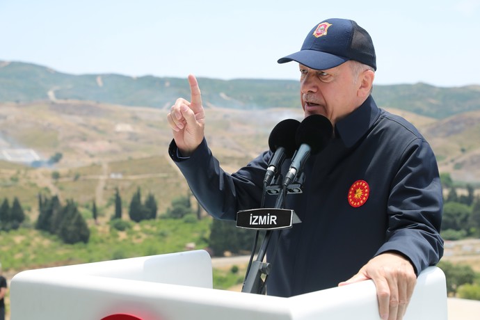 Cumhurbaşkanı Recep Tayyip Erdoğan, Cumhurbaşkanlığı adaylığını açıkladı. Ne düşünüyorsunuz?