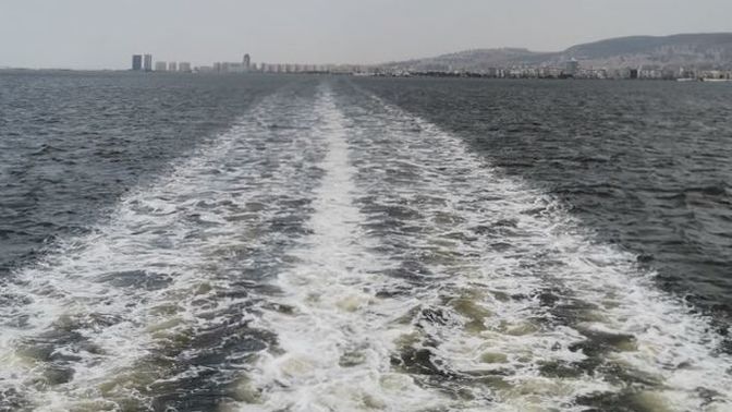 Seyahat ederken otobüste Film mi izlemek istersiniz yoksa müzik dinlemek mi?