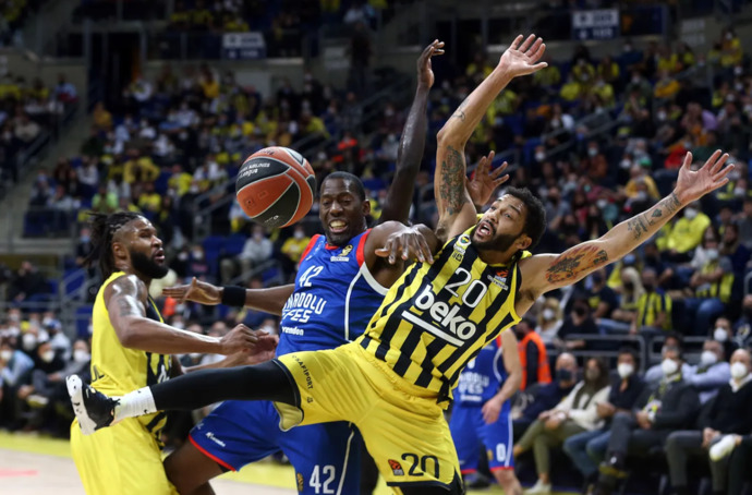 Fenerbahçe Beko, serinin ilk maçında kazanmayı bildi! Sizce hangisi şampiyon olur?