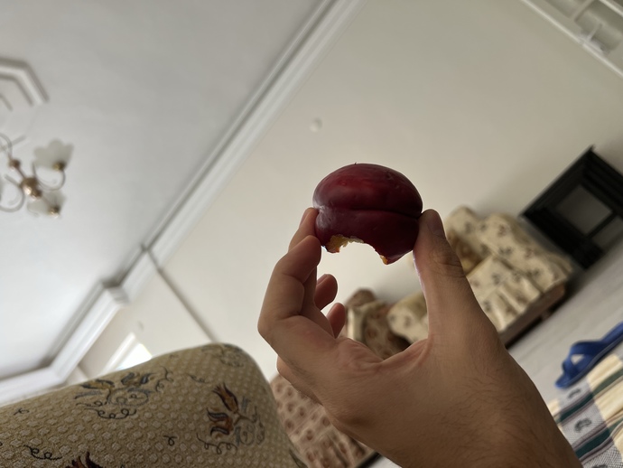 Sizce bu yediğim meyvenin adı nedir?