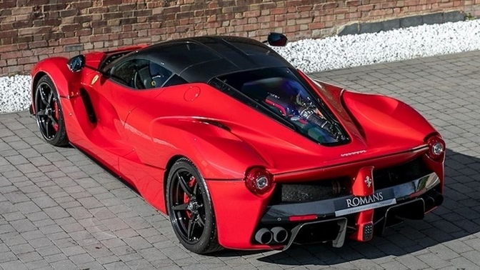 Sizce hangi Ferrari daha güzel?