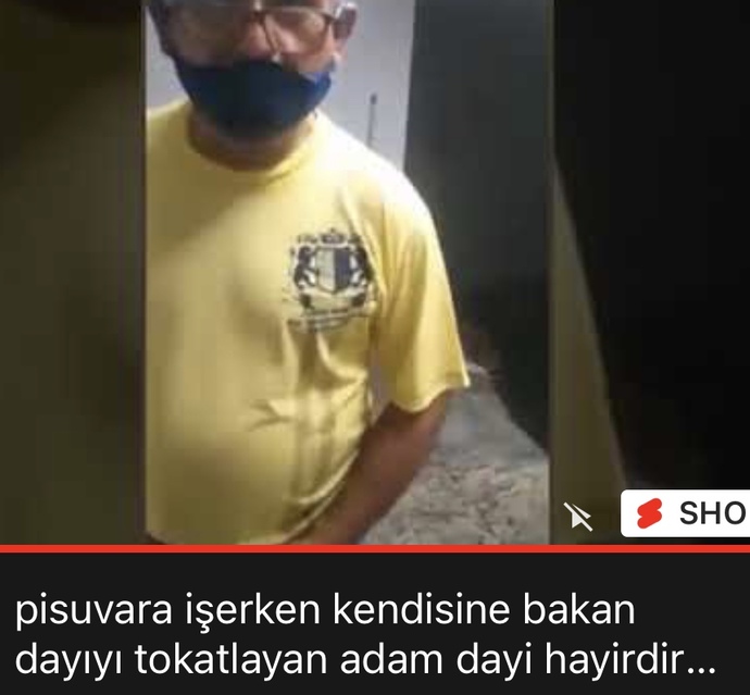 Erkekler tuvaletinde gerçekten işerken birbirlerine bakıyorlar mı?