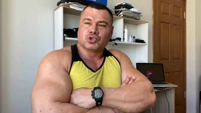 Bu adam sizin de hep karşınıza çıkıyor mu?