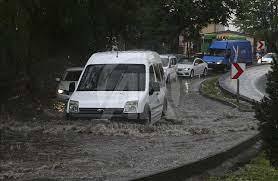 Ankarada felaket var; ağaçlar yerinden söküldü, çatılar uçtu. Sizin oralar nasıl?