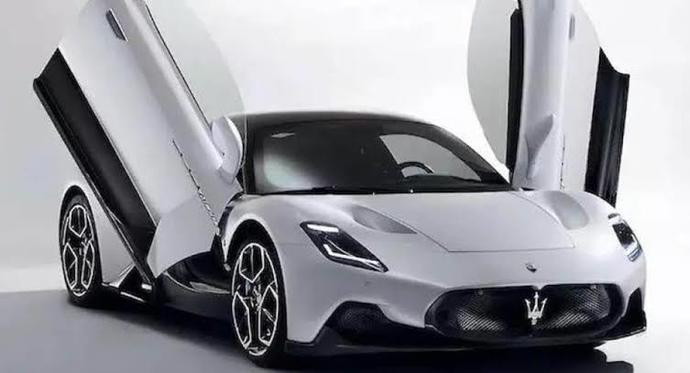 Maserati MC20ye sizce hangi renk daha çok yakışıyor?