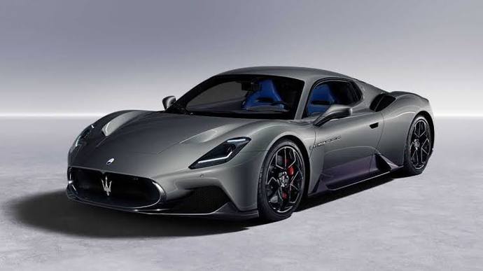 Maserati MC20ye sizce hangi renk daha çok yakışıyor?