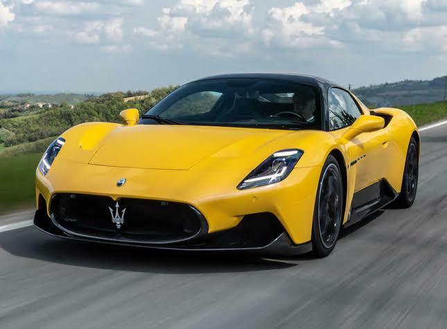 Maserati MC20ye sizce hangi renk daha çok yakışıyor?
