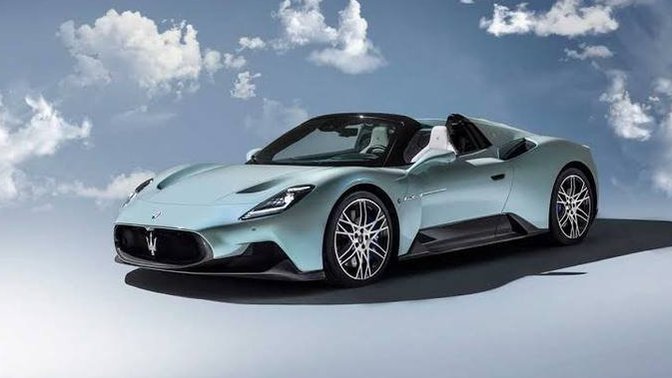 Maserati MC20'ye sizce hangi renk daha çok yakışıyor?