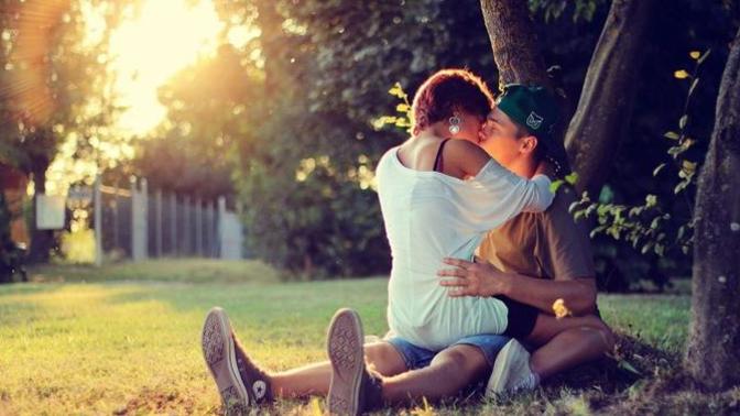 Romantik bir seks için ortamın mı romantik olması gerekir, duyguların mı?