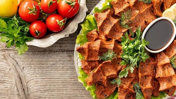 Çiğ köfte mi, tost mu?