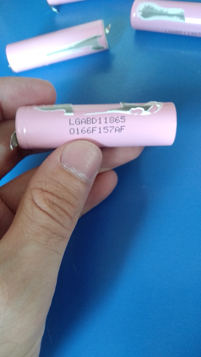 Bu pil lion pil diye mi geçiyor elektrikciler bakabilir mi?