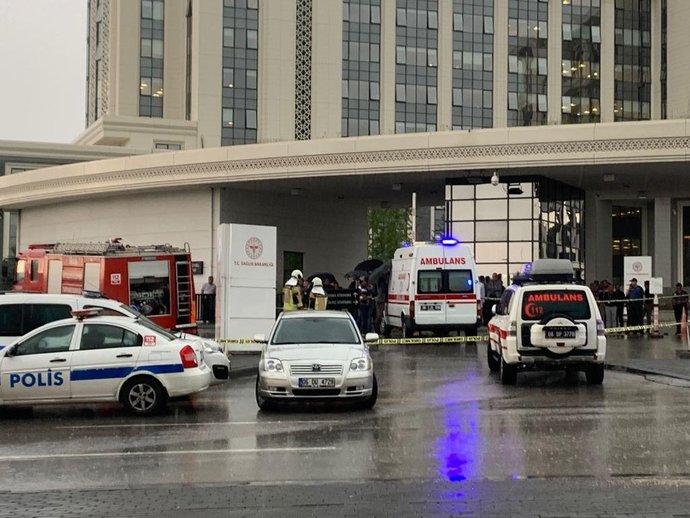 Sağlık Bakanlığı önünde gerçekleşen ambulans şoförünün eylemini duydunuz mu?