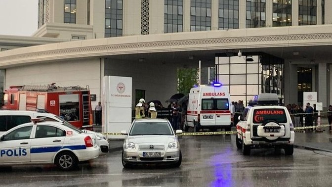 Sağlık Bakanlığı önünde gerçekleşen ambulans şoförünün eylemini duydunuz mu?