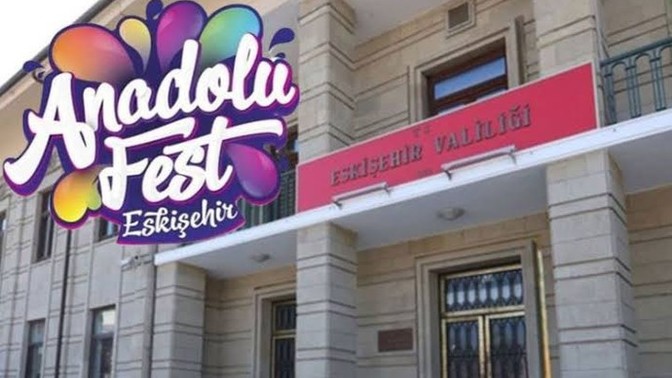 Gençlik festivallerini yasaklatmak tarikatlara ne kazandırır?