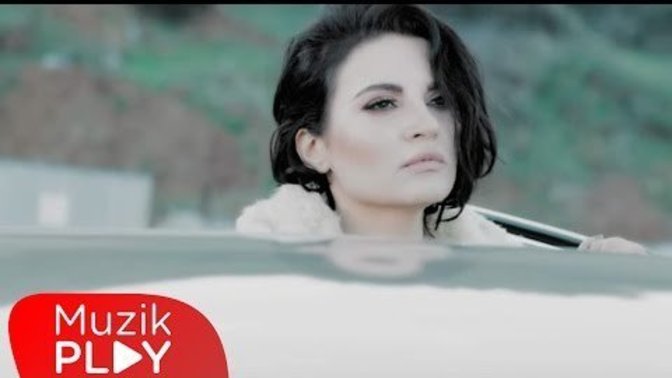 Çok klişe olacak ama geceye bi şarkı bırakalım mı?