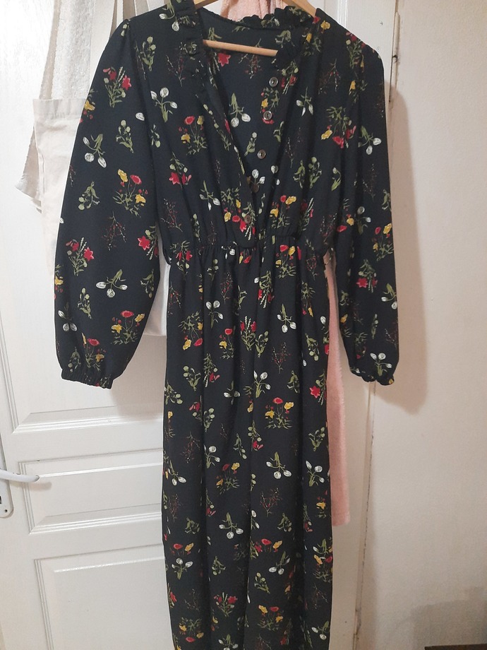 Kızlar, Elbise nasıl sizce güzel mi?