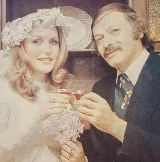 Ankete de katılın lütfen.Gerçek hayatta evlenen hangi yeşilçam oyuncuları birbirine daha çok yakışmış sizce ?