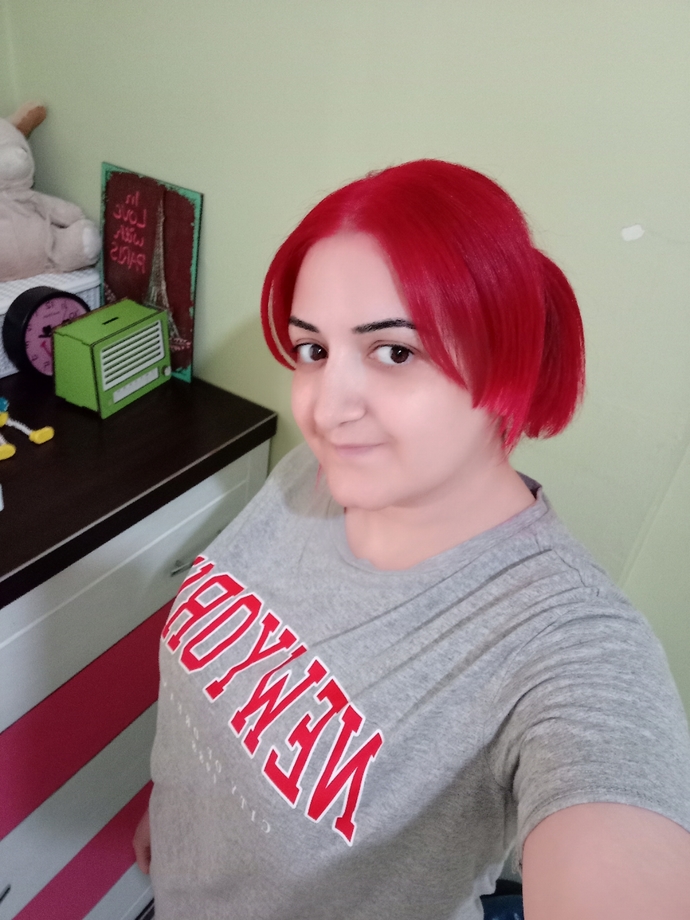 Kızlar, bu renk çok mu kötü olmuş?
