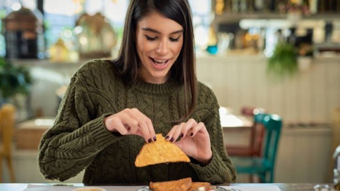 Tost sipariş edecektim, tanesi 45 TL. Tost yemek de lüks mü oldu?