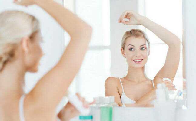 Kıyafetlere bulaşan deodorant lekeleri kolay çıkar mı?