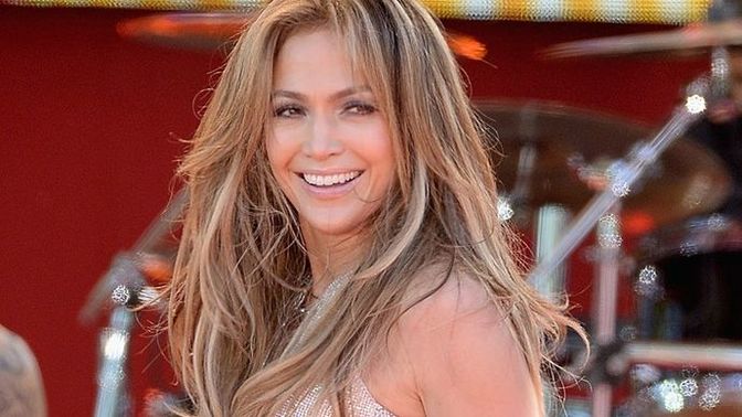 Haftanın 4-5 günü spor yapan 52 yaşındaki megastar Jennifer Lopez'e hangi erkek hayır diyebilir?