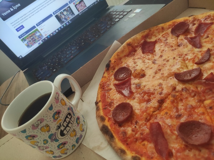 Pizzanın lüks olduğu ülkemizde, bir oturuşta kaç dilim pizza yiyebilirsin?