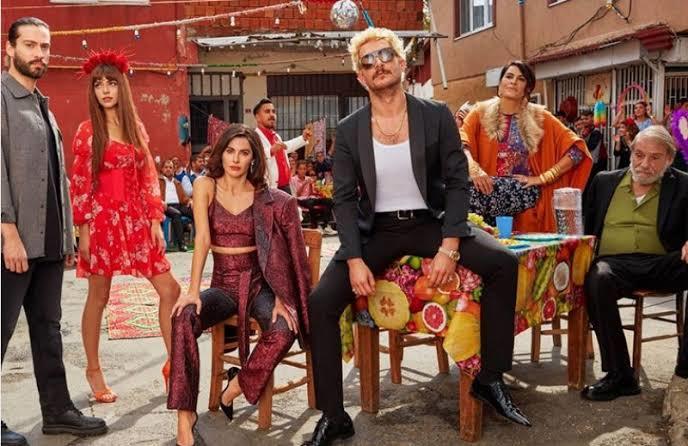 Dizilerin başrolleri mi daha çok dikkat çekiyor yoksa oyunculuk bir bütün müdür?
