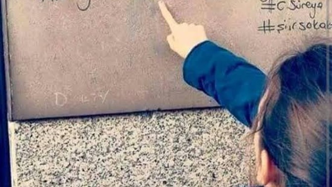 Onun yanında saatler su gibi akıp geçiyor dediğiniz biri var mı?