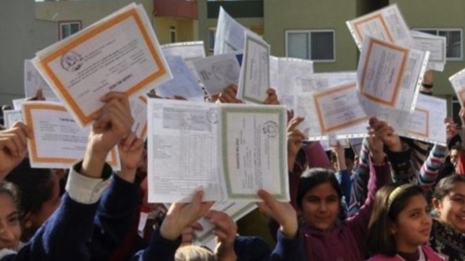 Bugün karneler dağıtılıyor. Çocukken en ilginç karne gününüz nasıldı?