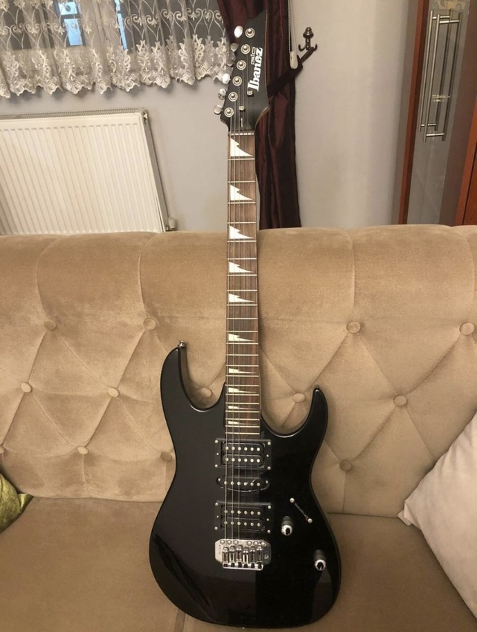 Gitara yeni başlayacağım ilgili olanlar yardımcı olabilir mi?