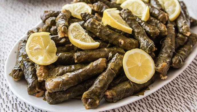 Yaprak sarmayı sıcak mı seversiniz yoksa zeytinyağlı mı?