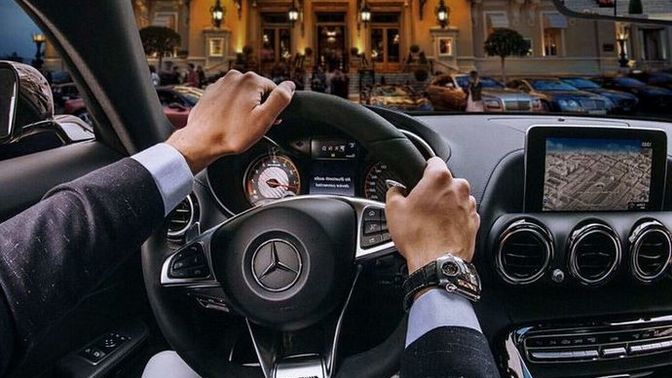 Kadınlar gerçekten arabada yüksek sesle müzik dinleyen erkeklere mi aşık oluyor 🙄?