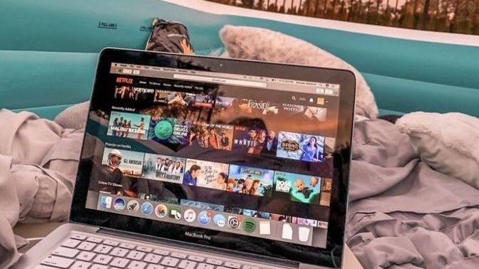 Sabah erken saatte dizi/film izler misin yoksa akşamı mı beklersin?