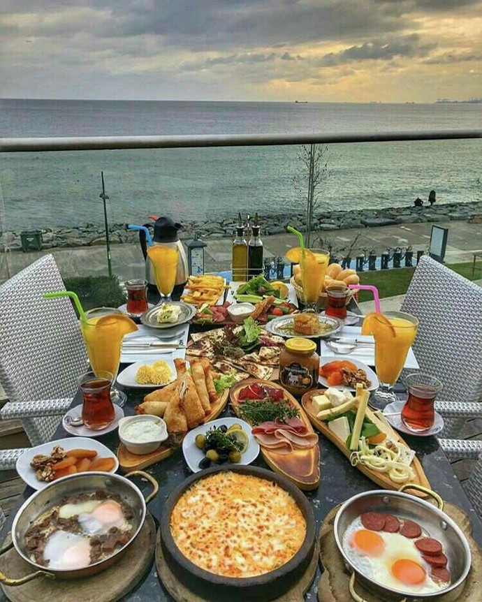 Sabahları kahvaltı yapar mısınız?