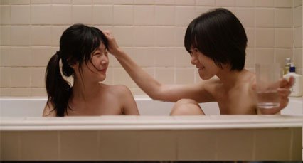 18 yaşından küçük bir oyuncu yetişkin filminde oynayabilir mi?