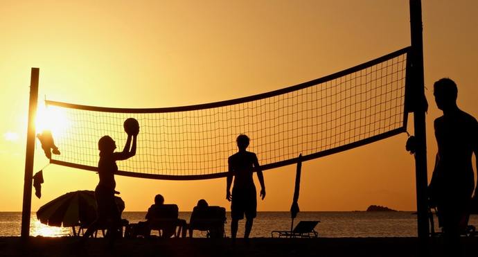 Tanımadığınız insanlar ile plaj voleybolu oynanır mısınız?