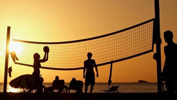 Tanımadığınız insanlar ile plaj voleybolu oynanır mısınız?