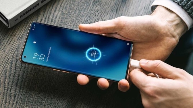 Avrupa Birliği Type-C şarj soketinin zorunlu olması için yasa çıkardı. Tek tip şarj mümkün mü sizce?