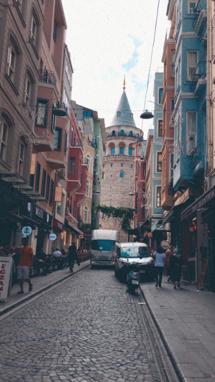 Bu naiflik bir Galata’da bir Babil’de bir de sende..