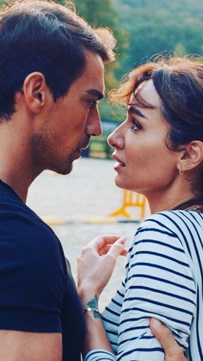 Jenerik müziğini beğendiniz bir dizi var mı?