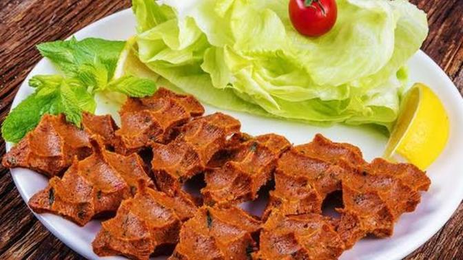 Şu an çok acıktın 2 seçimin var, çiğ köfte mi midye mi tercih ederdin?