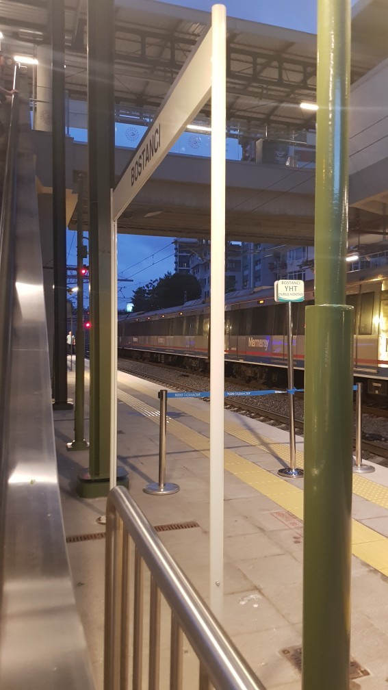 Bir Türk genci, Bostancıdaki Marmaray durağında intihar etti. Sizce sonumuz ne olacak?
