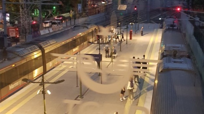 Bir Türk genci, Bostancı'daki Marmaray durağında intihar etti. Sizce sonumuz ne olacak?